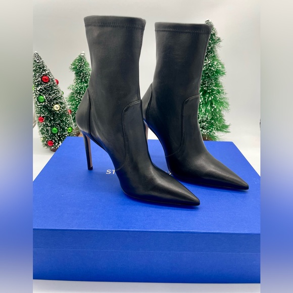 Stuart Weitzman Shoes - Women’s Stuart Weitzman, leather ankle boots, size 7.5